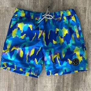 Maui & Sons men’s large swim trunks.  Great condition